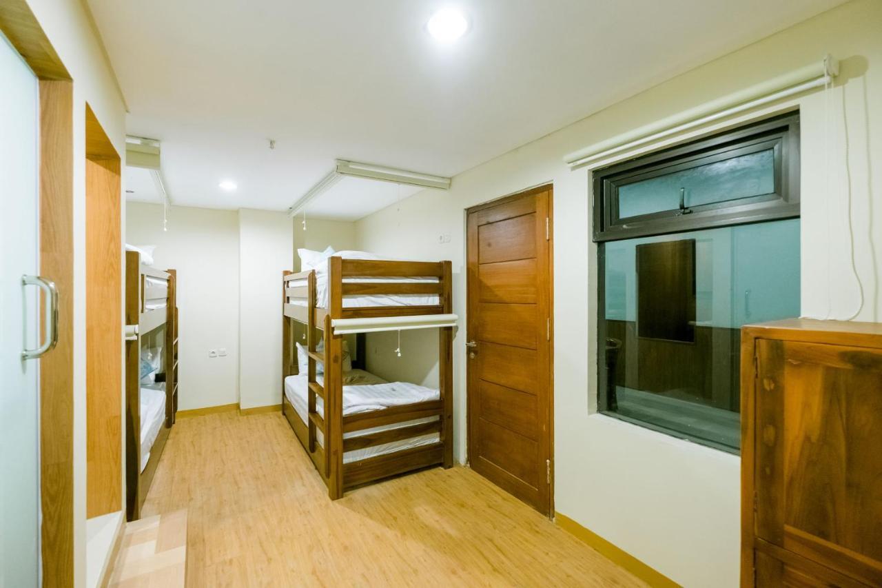 Caroline Hostel Canggu  Exterior photo
