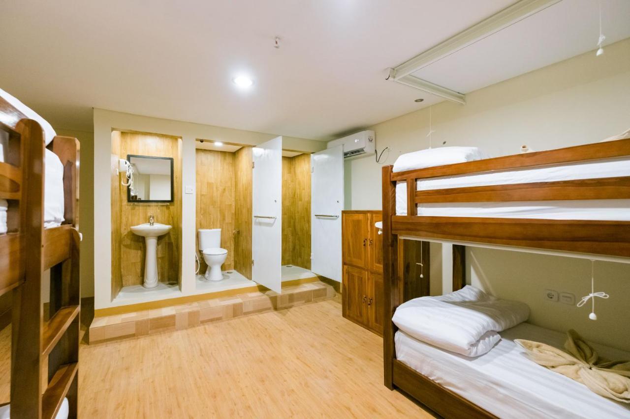 Caroline Hostel Canggu  Exterior photo