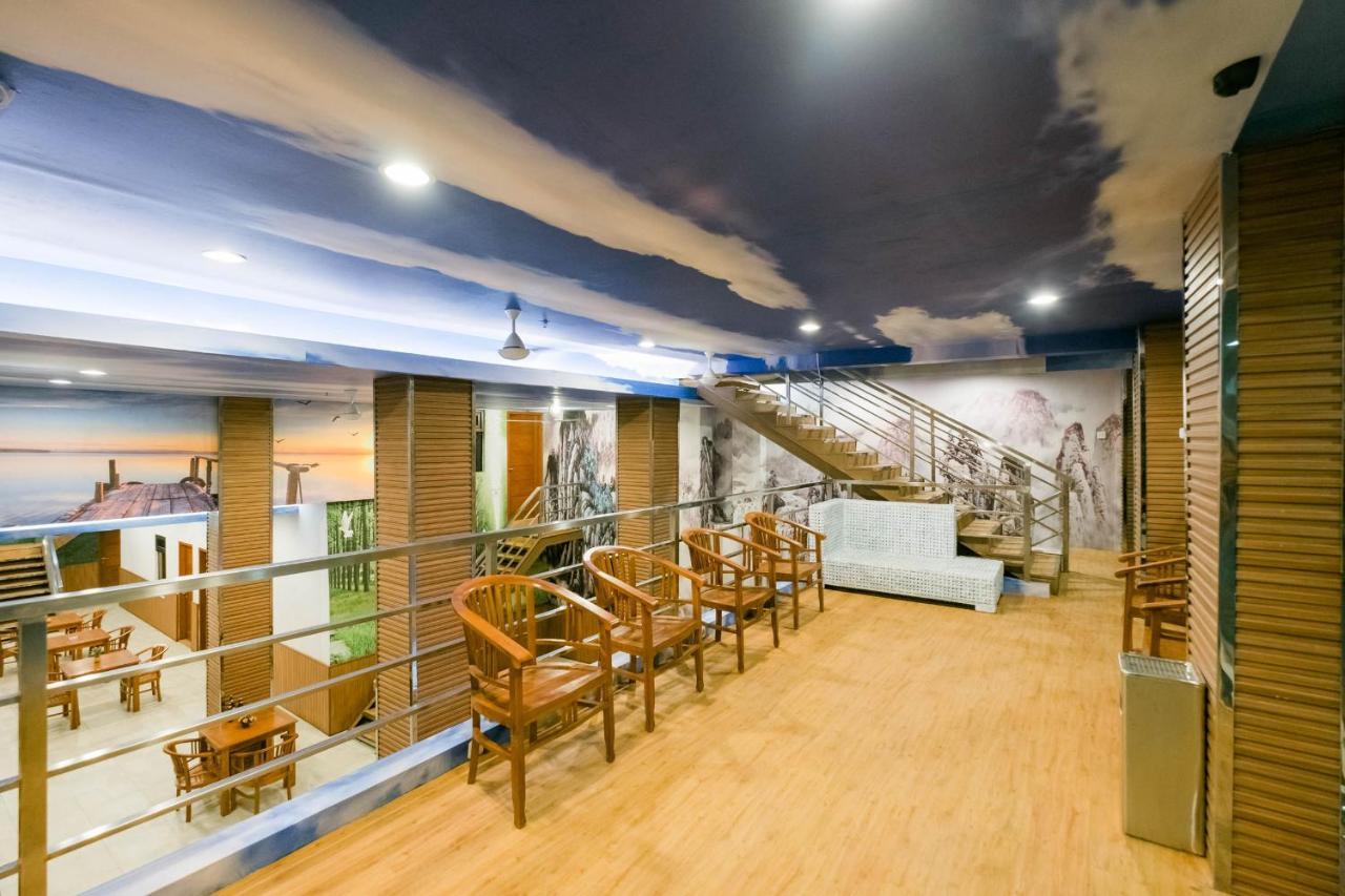 Caroline Hostel Canggu  Exterior photo